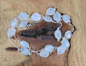 Collar de Plata de Ley 925 con Piedra Lunar Arcoíris Natural Hecha a Mano para Mujer, Elegante Collar Minimalista Chapado en Rodio para Boda - Product Image 1