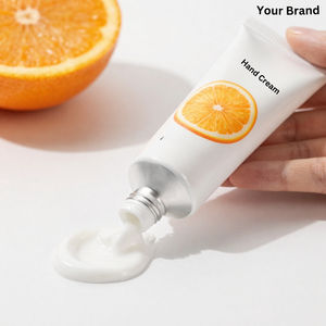 ครีมทามือและโลชั่นบำรุงผิวสำหรับผู้หญิง สั่งผลิตจำนวนมากพร้อมโลโก้ตามต้องการ ผลิตภัณฑ์ที่ดีที่สุดสำหรับการดูแลผิวมือให้ขาวกระจ่างใส - Product Image 3