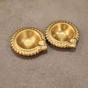 Bol Urli en laiton personnalisé BoldBlossom en forme de Diya floral pour la décoration festive de la maison et du bureau, support traditionnel indien pour Diya - Product Image 3