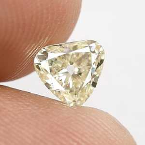 Diamant de laboratoire jaune en forme de cœur de 1 carat, non monté, pour la création de bagues, avec certificat IGI, toutes tailles 1-5 disponibles au meilleur prix - Product Image 3