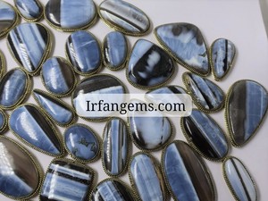 จี้โอปอลสีน้ำเงินคุณภาพสูงแบบมีร่อง จำนวนมาก 100% โอปอลสีน้ำเงินธรรมชาติ จี้ทองเหลือง คริสตัล ราคาขายส่ง จำนวนมาก หินโอปอลสีน้ำเงิน - Product Image 4
