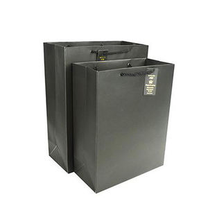 ถุงกระดาษช้อปปิ้งสีดำด้านพรีเมียม พร้อมพิมพ์ CMYK ตามสั่ง กล่องบรรจุภัณฑ์สำหรับของขวัญและเสื้อผ้า Retail Packaging Boxit.pk - Product Image 3