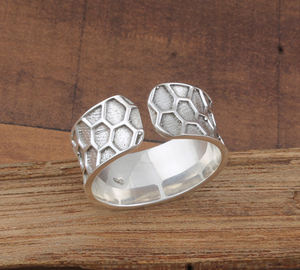 Bague de football en argent sterling 925, sertie clos, poli miroir, faite à la main, pour femme, bijou d'athlète en argent massif, idéale pour les fêtes - Product Image 4