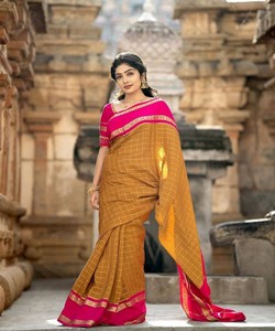 Sari Tradicional Indio de Seda para Mujer, Color Amarillo Dorado con Borde Rosa, para Bodas, Largo hasta el Suelo, Corte Regular, Vestido Étnico - Product Image 1