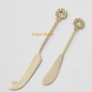 Juego de 3 cuchillos para queso de latón antiguo martillado, hechos a mano - Product Image 4