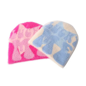 Bonnet Y2K chaud en mohair duveteux pour femme, personnalisé avec logo, de haute qualité, pour l'hiver, bonnet tricoté avec lettres, vente en gros - Product Image 5