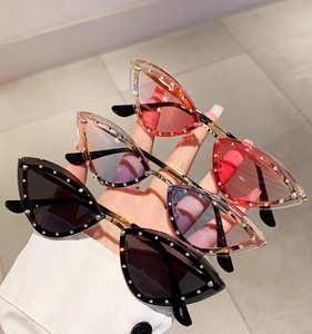 Gafas de Sol de Metal con Remaches Sin Montura, Diseño Ojo de Gato con Espejo, Gafas de Mujer de Lujo - Product Image 1