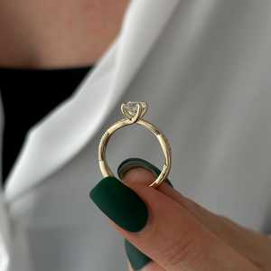 แหวนเพชรเพาะเลี้ยง 1 กะรัต E VVS2 สำหรับหมั้น แหวนทองคำขาว 14k ลายถัก สำหรับขอแต่งงาน ได้รับการรับรองจาก IGI - Product Image 2