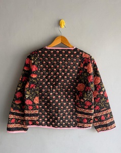 เสื้อแจ็คเก็ตผ้าฝ้ายลายดอกไม้สำหรับผู้หญิง แบบสองด้าน ทำมือ ติดกระดุมด้านหน้า เสื้อคลุมฤดูหนาวแบบสั้น ของขวัญสำหรับเธอ - Product Image 6
