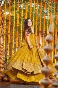 Ensemble de robes Anarkali en soie lourde, vêtements ethniques indiens en gros, broderie de sequins multicolores 3mm 5mm - Product Image 3