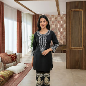 Haut court Collection grandes tailles Rayonne Qualité supérieure Tailles M-7XL Kurti élégant pour femmes Fête Quotidien Vente en gros - Product Image 1