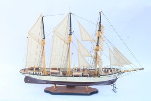 Modelo de Barco de Madera Mercator 1932 - Réplica Premium del Velero de Entrenamiento Belga - Regalo Empresarial de Alta Gama con Estilo Feng Shui - Product Image 3