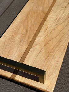 Plateaux décoratifs en bois rectangulaires au design minimaliste avec poignées en laiton, plateaux de service en bois faits à la main, plateau pour le petit-déjeuner et le dîner - Product Image 4