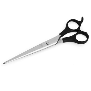 กรรไกรตัดผมมืออาชีพ ด้ามจับพลาสติกสีดำด้าน คุณภาพสูง ผลิตจากเหล็กกล้าไร้สนิม พร้อมที่พักนิ้ว - Product Image 1