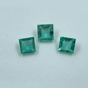Esmeralda Verde Natural, Corte Cojín, 0.94 Quilates, 4MM, para Joyería - Product Image 1