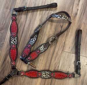 Juego completo de aparejos de cuero natural ligero y suave con estampado de serape de guepardo para montura western, que incluye cabezada y pechopetral de montura inglesa. - Product Image 2