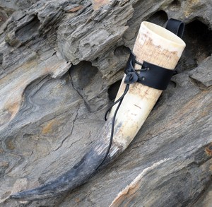 Cuerno para Beber Vikingo Medieval Hecho a Mano, Cuerno de Búfalo Natural con Funda de Cuero Adorable, Hecho a Mano en India - Product Image 6