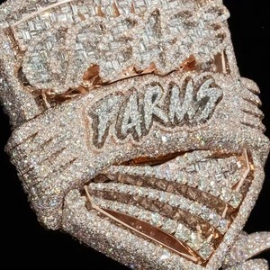 Colgante Escudo Iced Out de Moissanita Chapado en Oro Rosa de 18K, Estilo Hiphop para Uso Diario Masculino, Amuleto Temático, Colgante Personalizado con Letra Iced Out - Product Image 4