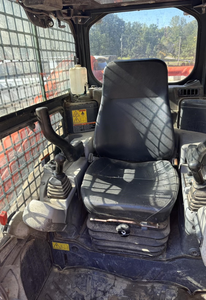 Cargadora compacta SVL75 asequible, lista para el mantenimiento de propiedades - Product Image 4
