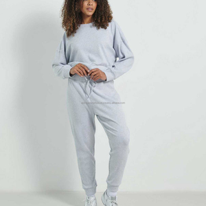 Sudadera de felpa de algodón 100% para mujer, traje liso bordado para invierno, estilo corto con posición de logotipo frontal - Product Image 1
