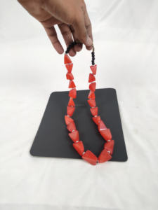 Colliers en résine faits sur mesure, aspect vieilli, idéaux pour les bijouteries et les cadeaux, vente d'artisanat en résine fait main. - Product Image 3