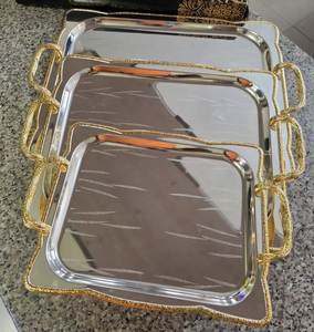 Plateau rond décoratif plaqué or avec cadre ajouré élégant, plateau de service en métal pour la salle à manger et la décoration de la maison - Product Image 2