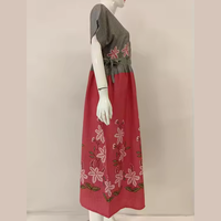 Vestido Diario Sencillo de la SERIE CHIBI de Chrysanta Indonesia, Daster Tradicional con Motivo Floral, Cuello Cuadrado, Largo Midi