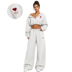 Ensemble Athleisure Personnalisé pour Femme : Survêtement Court à Capuche, Pantalon Palazzo Ample à Ourlet Élastique, Broderie DTG Cœur Appliqué - Product Image 1