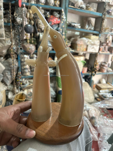 Figuritas de elefante de cuerno de búfalo hechas a mano, decoración de animales rústicos únicos con Base de madera chapada para vajilla para el hogar - Product Image 3