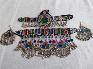 Collar de monedas afgano Kuchi elaborado con cadena intrincada y monedas metálicas colgantes para trajes de danza tribal tradicional. - Product Image 3