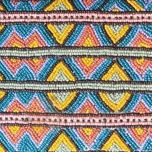กล่องใส่เครื่องประดับกำมะหยี่สีน้ำเงินทรงสี่เหลี่ยมผืนผ้า ยี่ห้อ B.H CRAFTS ตกแต่งด้วยลายปักดอกไม้ ปิดด้วยกระดุม เหมาะสำหรับตกแต่งบ้านในวันหยุดและจัดเก็บของ - Product Image 5