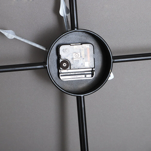 Reloj de Pared Art Deco de Metal Negro de Lujo, Diseño Moderno para Colgar, Decoración para Sala de Estar, Oficina, Hogar, Regalo de Cumpleaños - Product Image 4