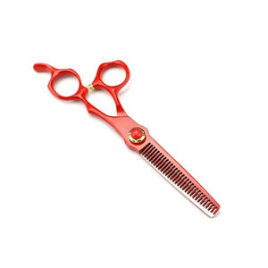 Tijeras de Peluquería Personalizadas para Cortar y Entresacar Cabello, Color Rojo, con Tornillo Decorativo y Reposa Dedos - Product Image 3