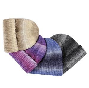 Calidad superior Tie-Dye Ombre Beanie Soft Fleece Lined Winter Hat A prueba de viento Outdoor Pullover Cap Casual Fashion Warm and Cozy - Product Image 1
