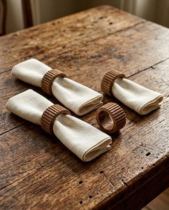 Elegantes Anillos de Servilleta Redondos Hechos a Mano de Madera – Decoración de Mesa Minimalista Escandinava - Product Image 3