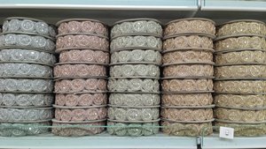 ลูกไม้ปักเลื่อมหลากสี ประดับเลื่อมรุ้งระยิบระยับ ริบบิ้นขอบเงา  ริบบิ้นรักษ์โลก สำหรับงานแต่งงานและงานปาร์ตี้ - Product Image 3