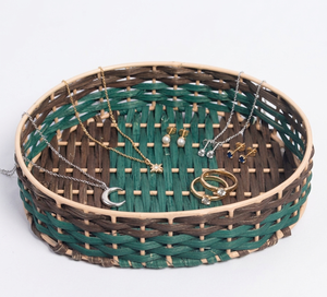 ตะกร้าหวายทรงกลมทำมือรักษ์โลก พร้อมการสานสีเขียวโบราณและสีน้ำตาลสองเฉดบนโครงสร้างที่แข็งแรง - Product Image 2