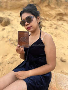 Nouveaux porte-passeports sécurisés en cuir marron gaufré véritable usiné à la main Boho étuis à passeport de voyage en cuir Vintage traditionnel - Product Image 6