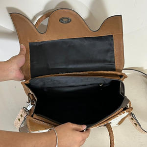 Sac à main mini-sacoche en cuir de vachette repoussé de qualité supérieure pour femme, motif floral sculpté, sac bandoulière en cuir de vachette à poils, sac fourre-tout - Product Image 6
