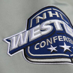 Fabricant OEM – Écussons brodés enduits de haute qualité, unisexe, en tissu satiné 100 %, personnalisés pour universités, formels, baseball, bomber, et Letterman - Product Image 3