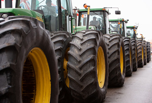 Tracteurs d'occasion de haute qualité à prix d'usine, prix bas et état durable, parfaits pour les besoins agricoles de petite et grande taille. - Product Image 6