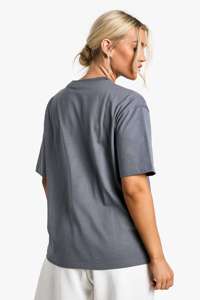 เสื้อยืดโอเวอร์ไซส์สีเทาสำหรับผู้หญิง ลายกราฟิก ผ้าฝ้าย แขนสั้น คอวี ทรงหลวม สไตล์สตรีทแวร์ พิมพ์ลาย - Product Image 2