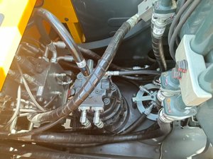 Excavadora Pesada Hyundai HX220HD de 22 Toneladas, Excavadora de Cadenas Hyundai HX220HD Usada, Maquinaria de Construcción con Motor de Inyección Directa - Product Image 4