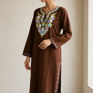 Kurti Pheran kashmiri marron chocolat avec broderie florale pastel, achetez directement auprès du fabricant - Product Image 2
