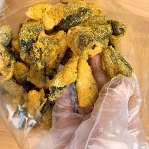 ขนมอาหารทะเลพรีเมียม หนังปลากรอบ รสไข่เค็ม - Product Image 3