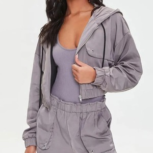Ensemble coupe-vent personnalisé avec logo, meilleure qualité, short en nylon, ensemble deux pièces coupe-vent pour femme - Product Image 1