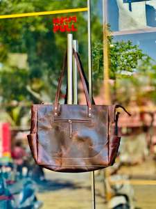 Bolso de Hombro de Cuero Genuino de Alta Calidad para Mujer con Cadenas - Diseño Moderno y Portátil para Viajes y Trabajo, Hecho en Maharashtra - Product Image 2