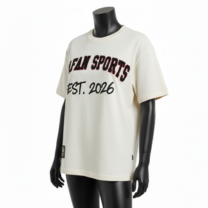 T-shirt ample pour femme en jersey de coton épais GSM, couleur crème, coupe oversize style streetwear, avec impression sérigraphiée et patch tissé - Product Image 4