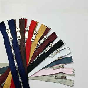 Non. 3 fermetures éclair courtes en résine plastique écologiques à dents argentées, blanc-or - Product Image 4