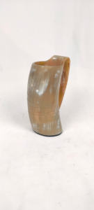 Auténtico Jarro de Cuerno Estilo Vikingo Hecho a Mano y Ecológico, Jarra con Asa para Miel, Vino, Cerveza, Licores, para Amantes de las Bebidas - Product Image 4